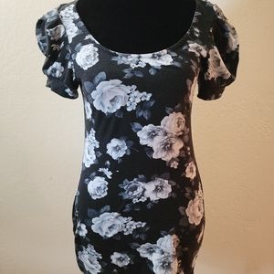 Twenty One brand black & white flower top